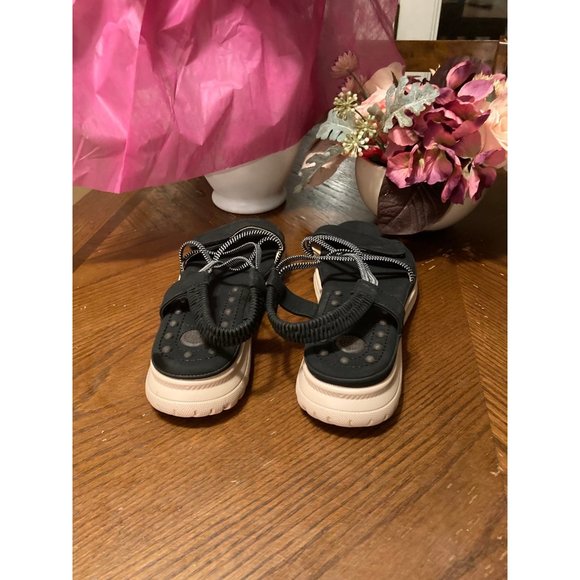 Sandals - Picture 3 of 4